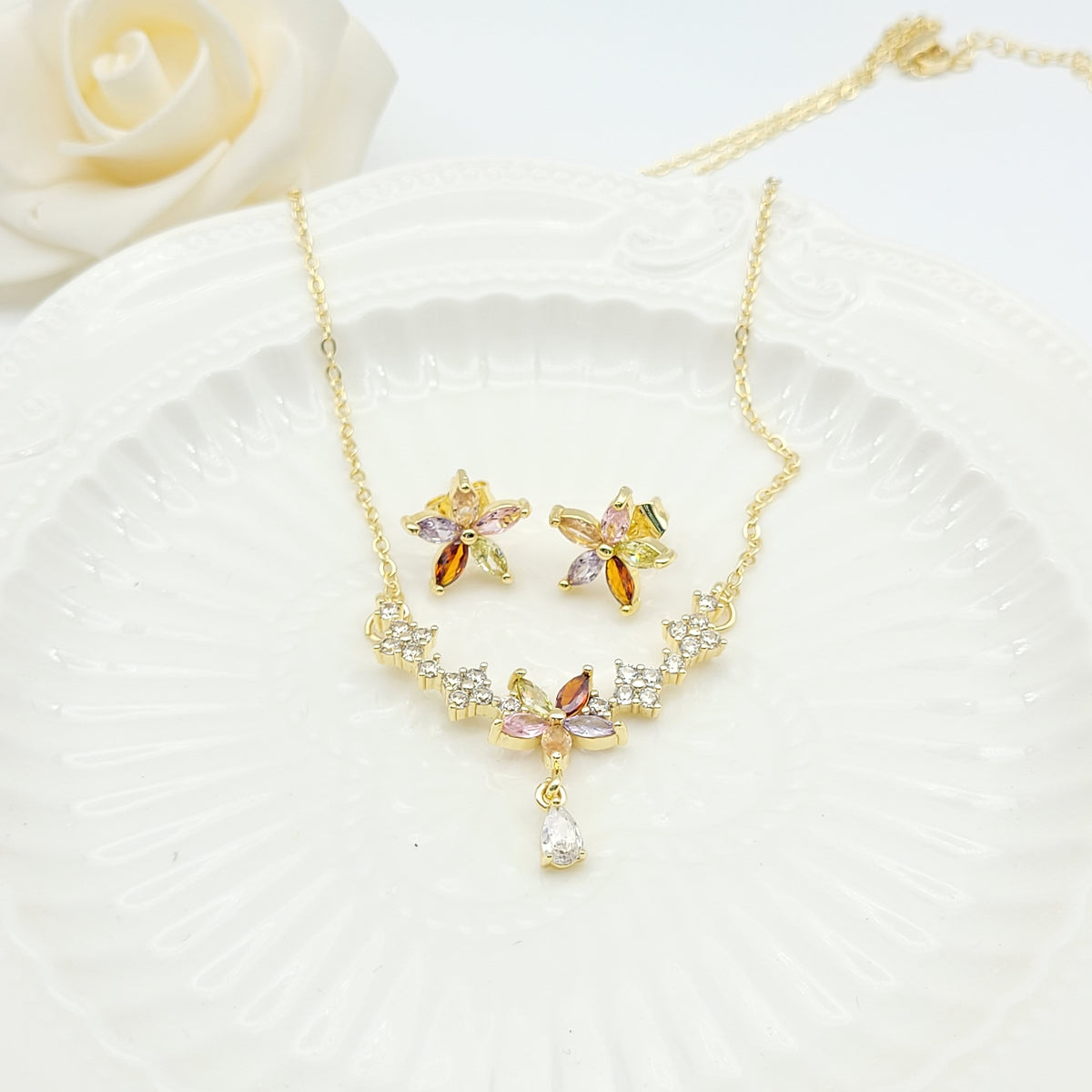 Flower Stud Earring Jewelry Sets Small Delicate Petals Design 18K Gold
