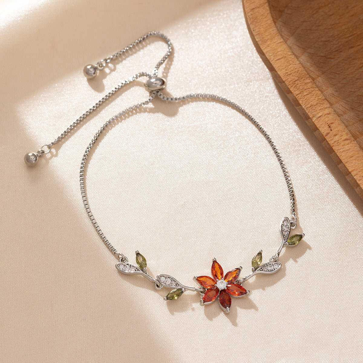 Sweet and delicate floral four-leaf clover diamond-encrusted bracelet 待修改