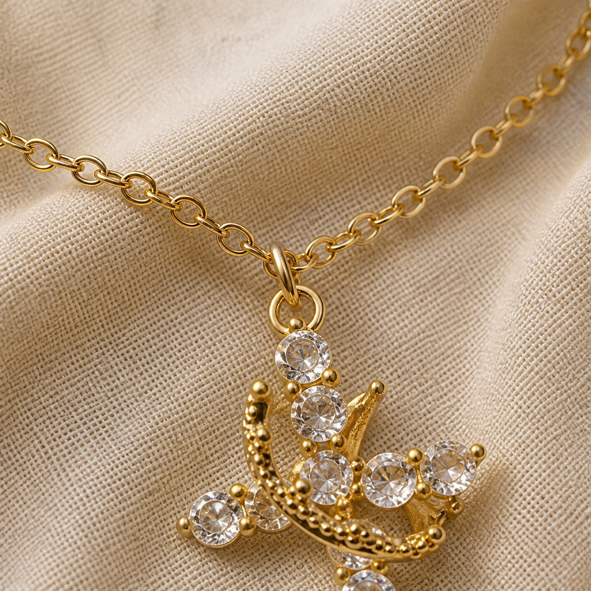 Detail of gold-color oval-link chain and round pendant connector
