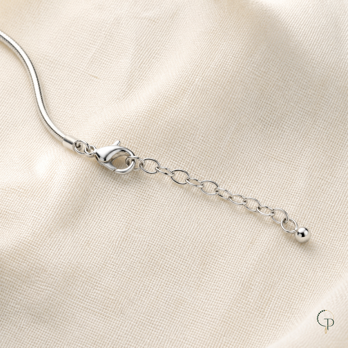 Clasp and extension-chain detail of the silver-color heart bracelet