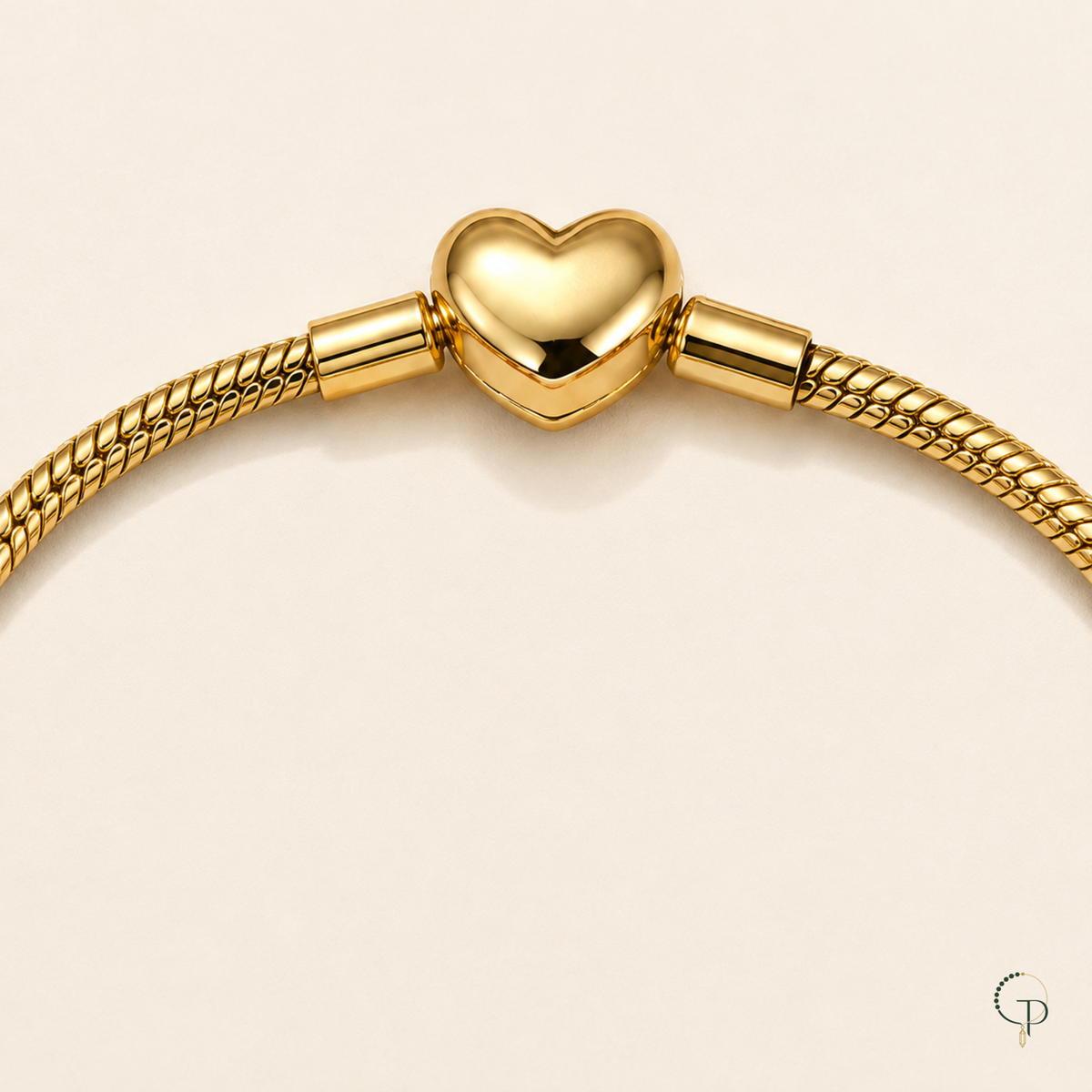 Heart-shaped gold-color clasp and adjoining snake-chain detail